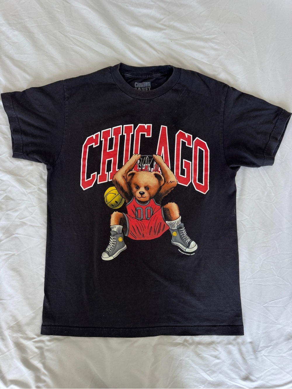 Chinatown Market - UNISEX Chicago Bear Graphic Tee Medium Adult - Black